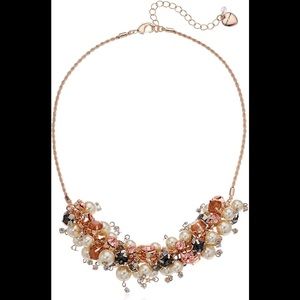 NWT BETSEY JOHNSON PEARL CRYSTAL CLUSTER NECKLACE